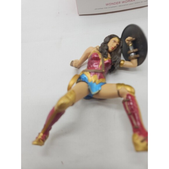 Wonder Woman DC Comics Hallmark Keepsakes Ornament 2018 w/Box - Picture 3 of 15